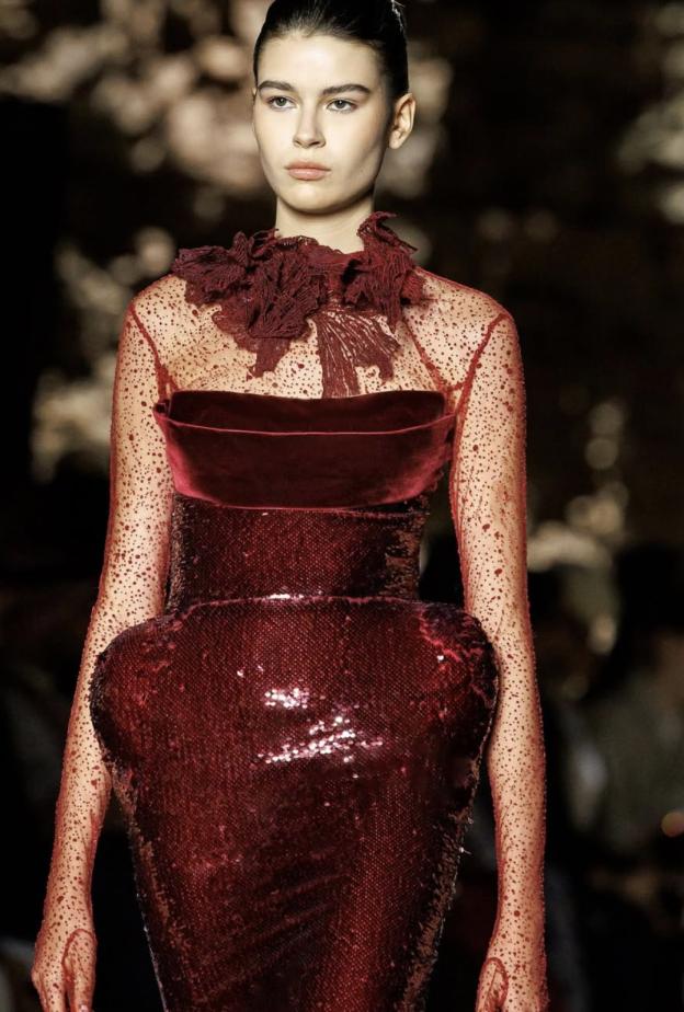 دور أزياء سعودية تقودها نساء يعدن رسم ملامح الموضة في المملكة