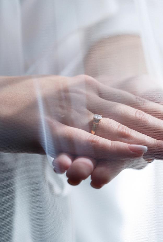 أخطاء إتيكيت شائعة ترتكبها والدة العروس يوم الزفاف وكيفية تجنبها بأناقة