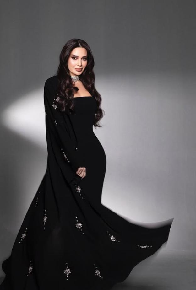 إطلالات النجمات باللون الأسود في رمضان: سيرين عبد النور وأمل الأنصاري وكندة علوش يتألقن بالأناقة الكلاسيكية