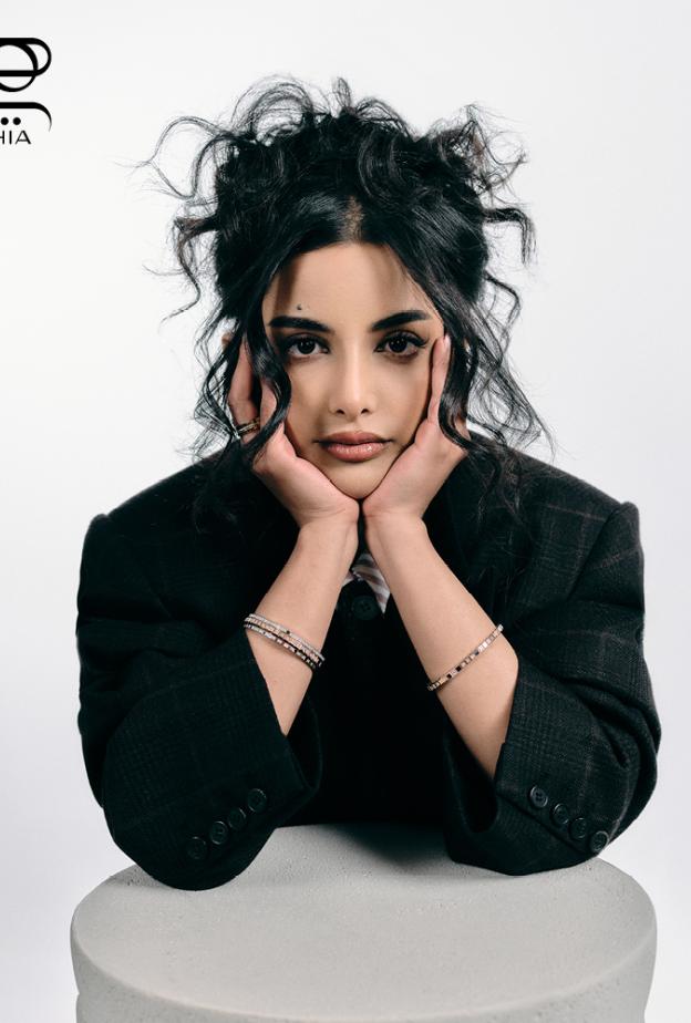 لمى الكِناني المرأة التي تصنع حياتها بنفسها نجمة "هي" في عدد مارس 