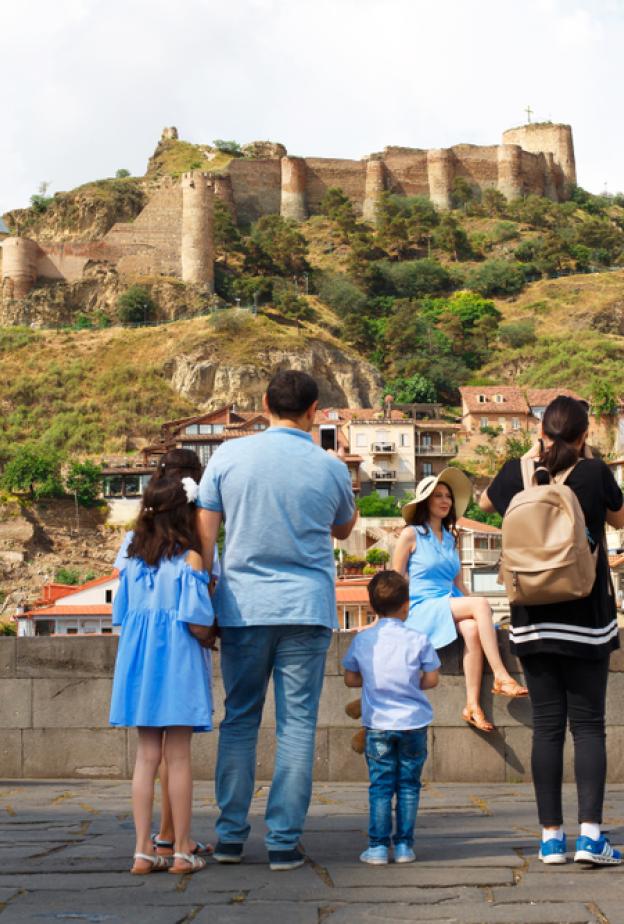 جورجيا ترحب بالجميع في العيد