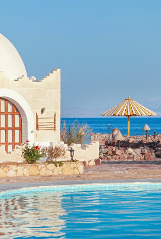 اكتشفي كنوز الاستجمام الساحرة على شواطئ المتوسط وساحل الصحراء الكبرى