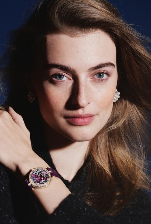 ساعات فان كليف أند آربلز: رحلة إبداع سماوي بين النجوم والوقت