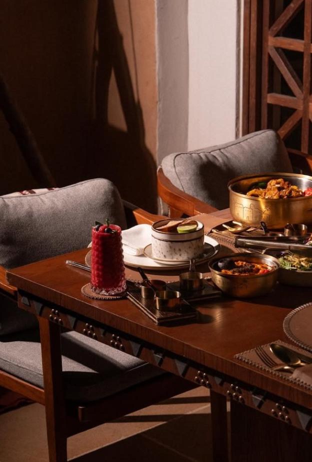 5 مطاعم سعودية تعيدك إلى الزمن الجميل… استمتعي بتجربة خيالية ونكهات مثالية