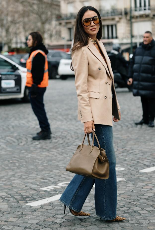 إطلالة بقطع استثمارية من شوارع باريس