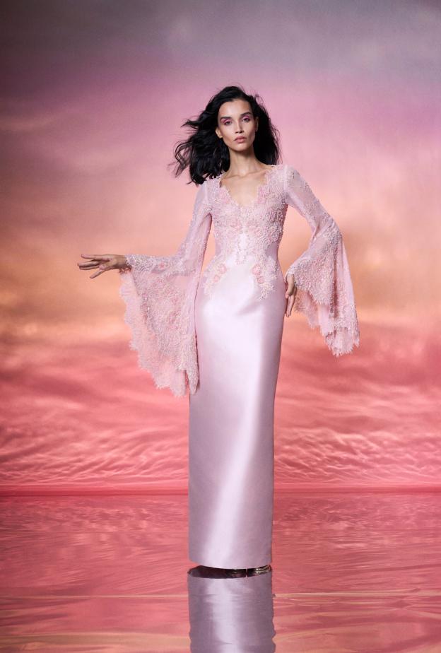 إطلالة رومانسية من تصميم رامي العلي