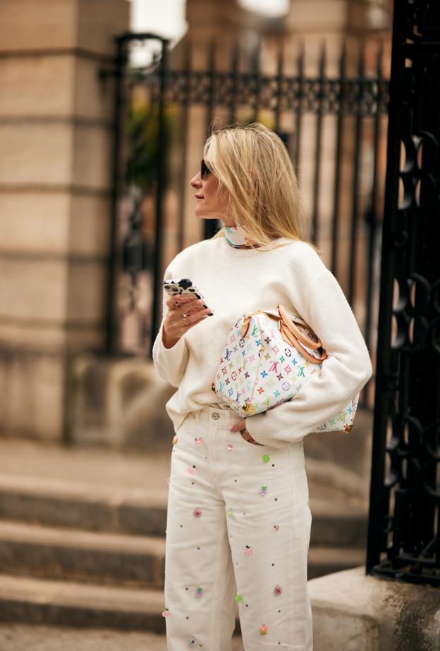 إطلالة عصرية مع حقيبة من ‏Louis Vuitton