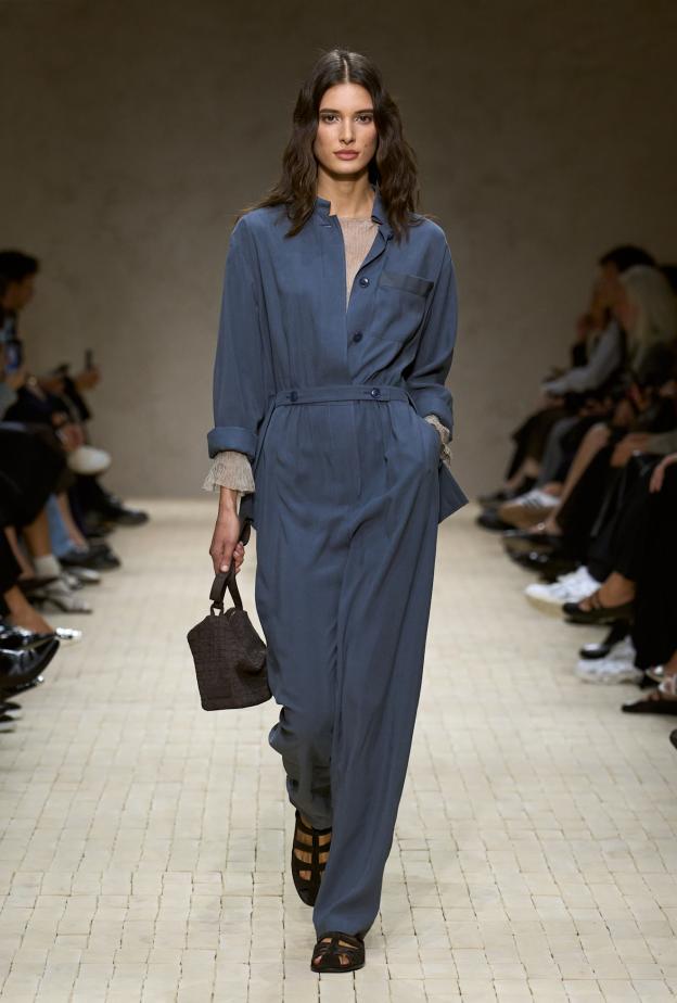 إطلالة نهارية من ‏Emporio Armani