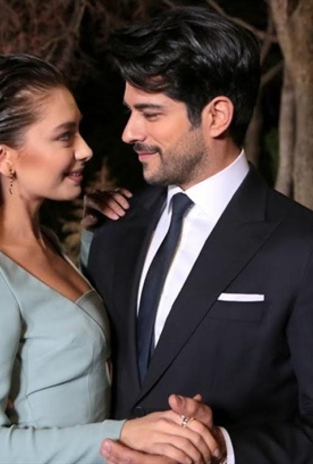 بوراك أوزجفي وناصيلهان أتاجول في النسخة التركية من "حب أعمى"