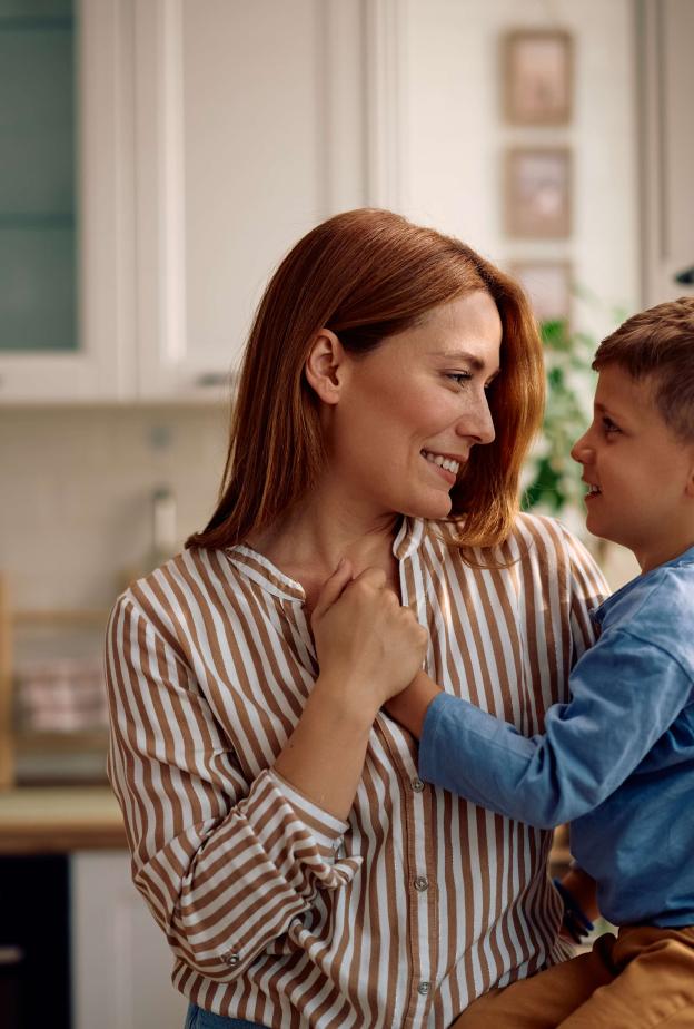 اعرفي كيف تكونين أمان أطفالك في وقت الأزمات