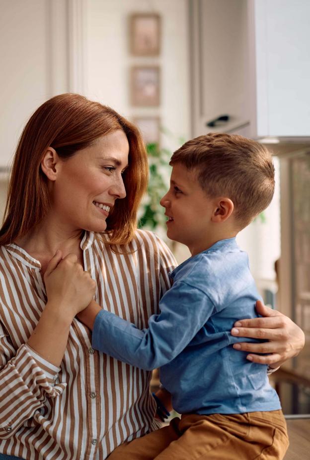 اعرفي كيف تكونين أمان أطفالك في وقت الأزمات