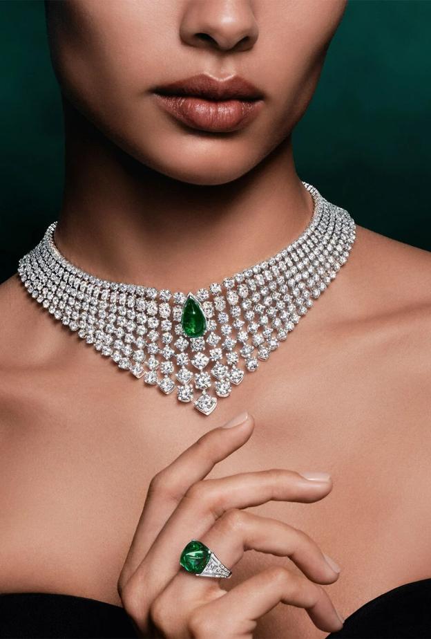 الأحجار الكريمة البيضاء في عالم المجوهرات