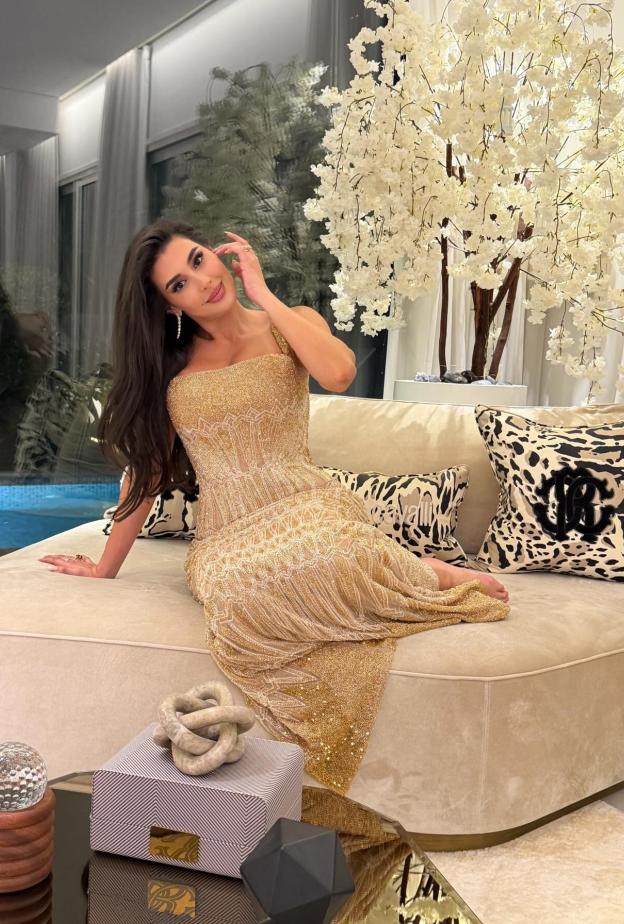 الأحجار الكريمة في إطلالات ياسمين صبري بين الفخامة والبساطة