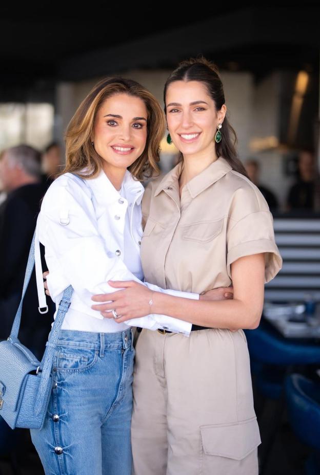 كيف تعكس مجوهرات الأميرة رجوة أسلوب الملكة رانيا؟