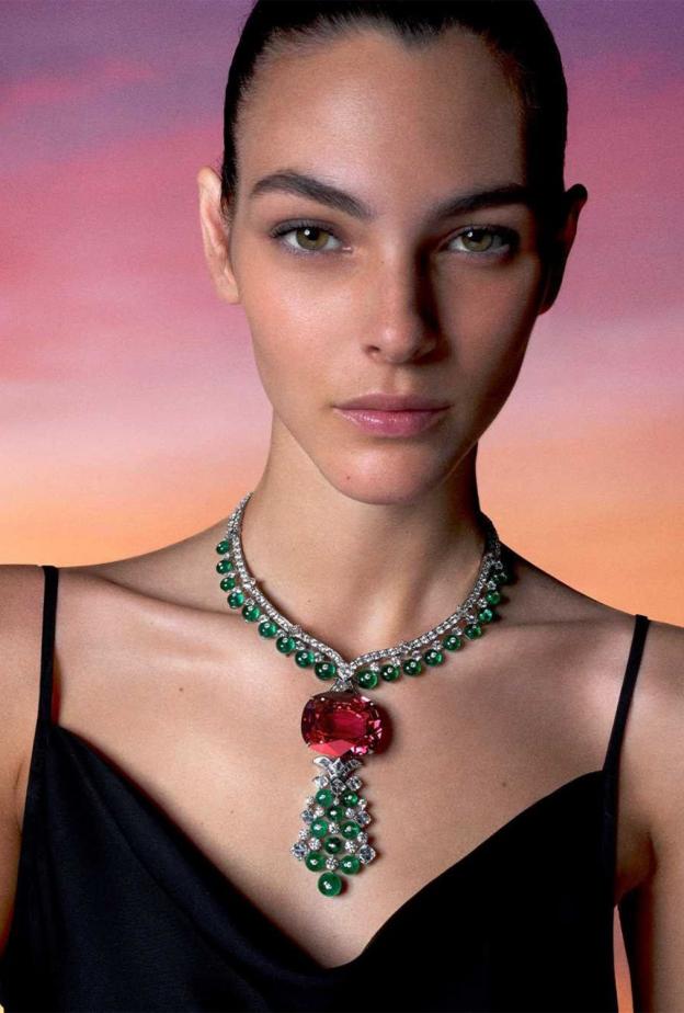 الاسبينيل حجر أغسطس في مجوهرات Bulgari