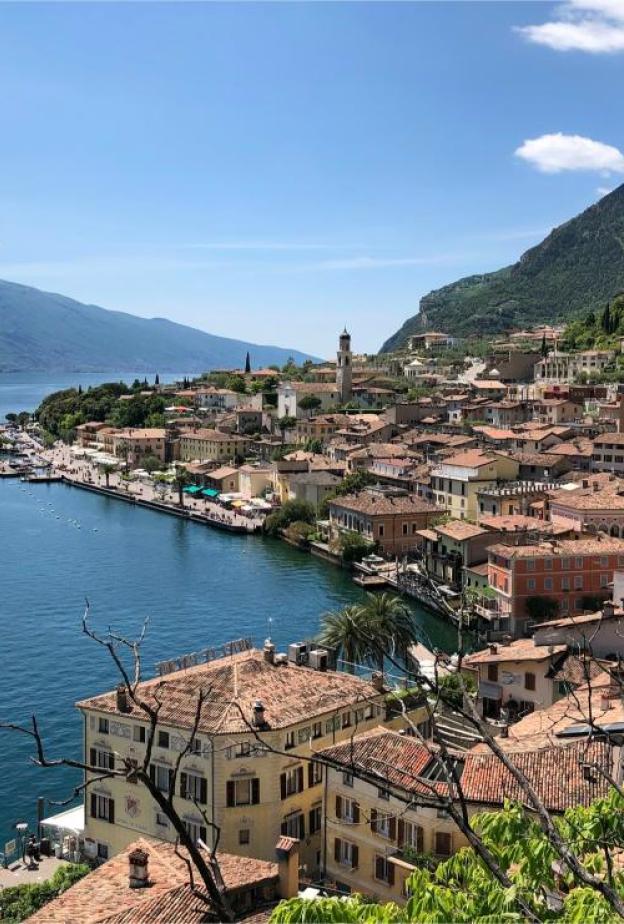 البحيرات الايطالية تنتظرك بأجواء خلابة وساحرة في موسم الربيع