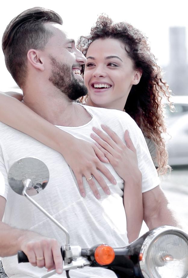 الحفاظ على الصداقة والحب حين كبر المسؤوليات بعد الزواج يتطلب وجود حافز قوي