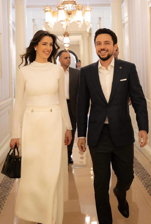 الرقي والإحتشام في إطلالات الأميرة رجوة باللون الأبيض