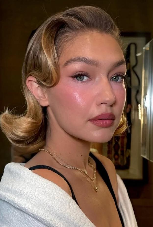 العارضة جيجي حديد - صورة من انستغرام Dimitris Giannetos (1)