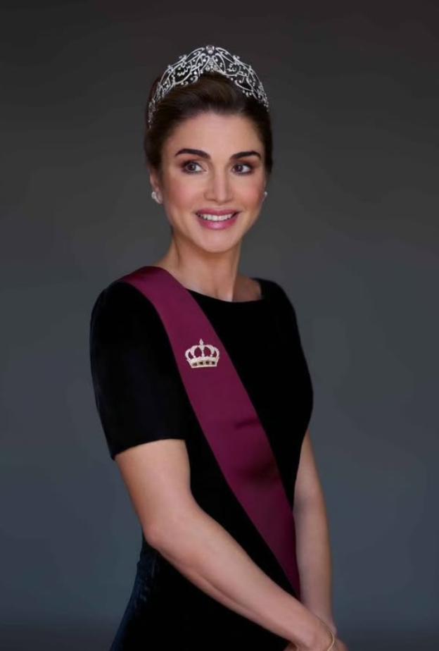 أجمل الأحجار الكريمة في تيجان الملكة رانيا العبد الله