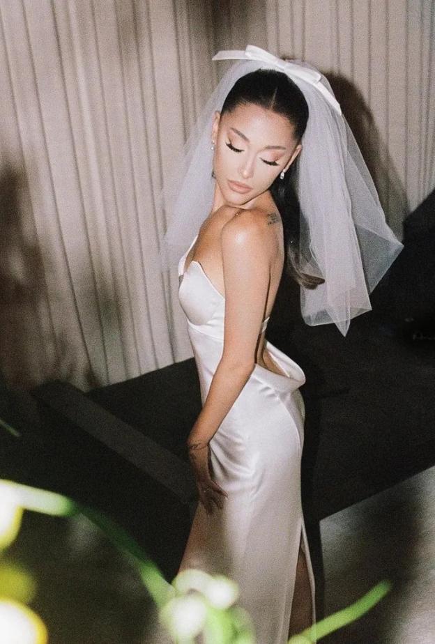 طرحة زفاف أريانا غراندي Ariana Grande من تصميم فيرا وانغ Vera Wang