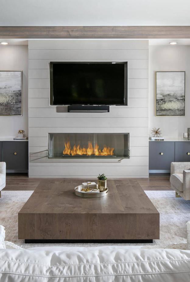 من وحي التجربة.. تفاصيل ديكور يتجنبها عشاق أسلوب البساطة عنوان seo: 4 تفاصيل ديكور يرفضها محبو أسلوب البساطة     كتبت: بسمة أبوطالب  في عالم يتجه أكثر نحو الهدوء البصري والراحة الذهنية، لم يعد اقتناء قطع الديكور مجرد مسألة ذوق، بل قرارًا يعكس أسلوب حياة متكامل.  فمع الوقت، قد تبدو بعض القطع مغرية وتستحق الاقتناء، لكنها تكشف لاحقًا عن جانب أقل جاذبية، خاصة لدى من يفضلون أسلوب الحياة البسيط.   ومن وحي التجربة، يتضح أن ليس كل ما يبدو جميلًا ينسجم بالضرورة مع المساحات الهادئة والمنظمة، إذ يمكن لبعض العناصر أن ت