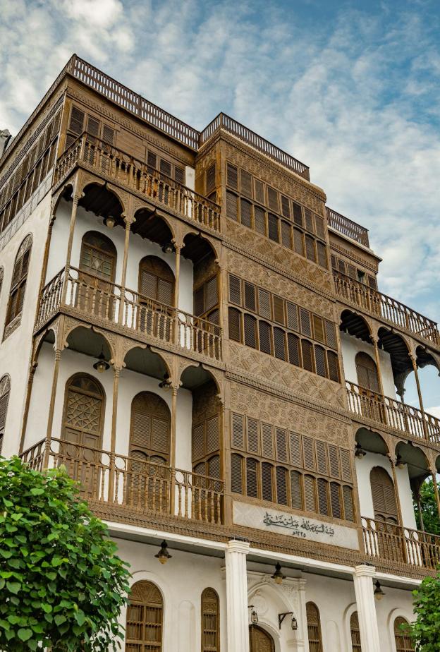 بين الرواشين الساحرة وبيوت الحكايات… رحلة بنكهة الزمن الجميل في جدة التاريخية
