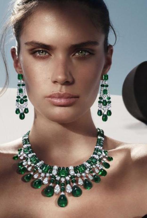 دليل كامل لأبرز الأحجار الكريمة ودلالاتها الروحية والعاطفية