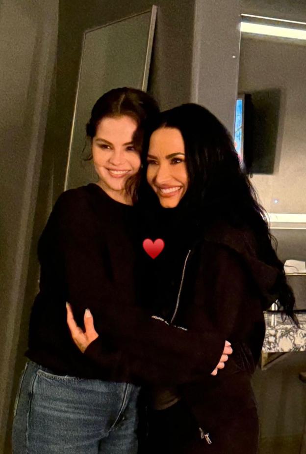 سيلينا غوميز وديمي لوفاتو