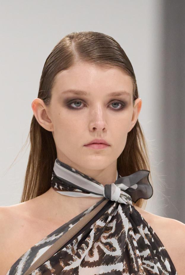 رسمات المكياج الاسود المات  من دار D.Exterior