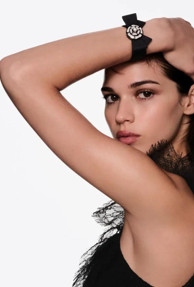 ساعة NOEUD DE CAMÉLIA CUFF