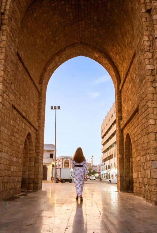 رحلة في أسواق الزمن الجميل بالمملكة… من سوق الديرة إلى سوق القيصرية