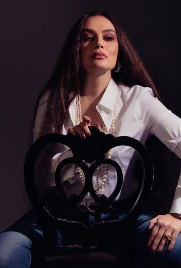 النجمة شريهان