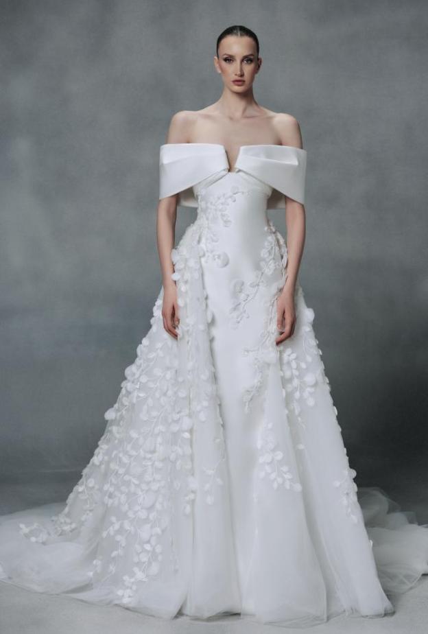 فستان زفاف بأناقة الساتان