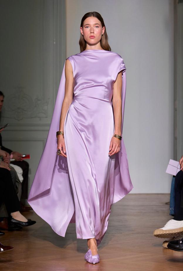 فساتين الساتان الرائجة في موسم 2026‏