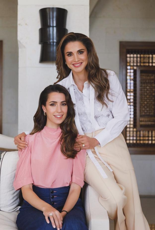 في يوم الأرض هكذا تُعيد الملكات والأميرات إحياء مجوهراتهن القديمة