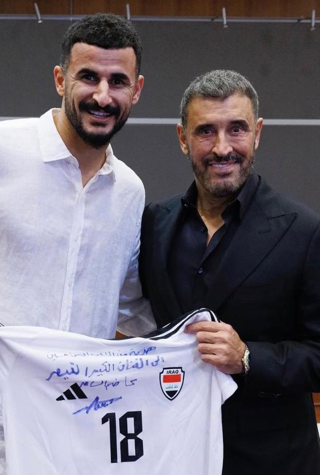 كاظم الساهر مع لاعب المنتخب العراقي أيمن حسين 