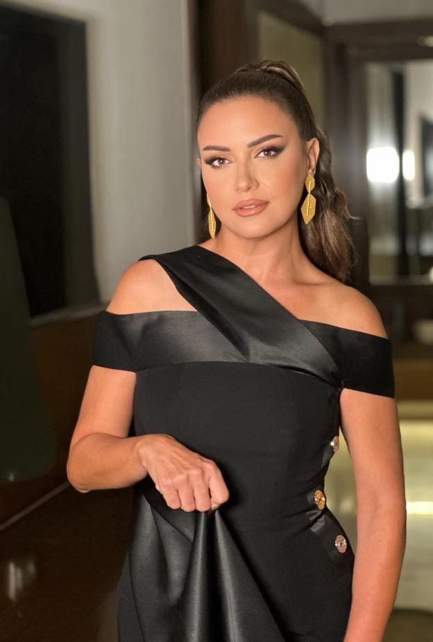 مجوهرات ريهام عبد الغفور تُزين إطلالتها الناعمة وتمنحها أنوثة استثنائية 