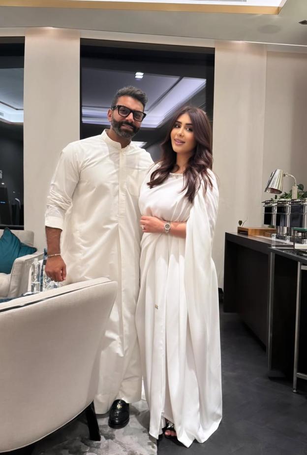 محمد الحداد يحتفل بذكرى زواجه مع هنادي الكندري