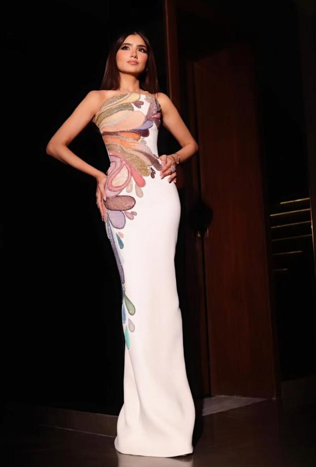 مي عمر بفستان بثصة سترابلس