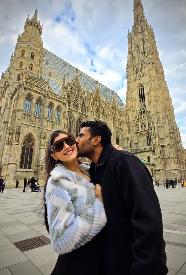 مي عمر ومحمد سامي في النمسا