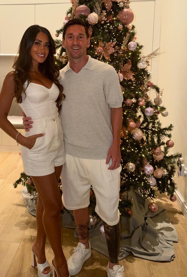 ميسي وزوجته أنتونيلا روكوزو 