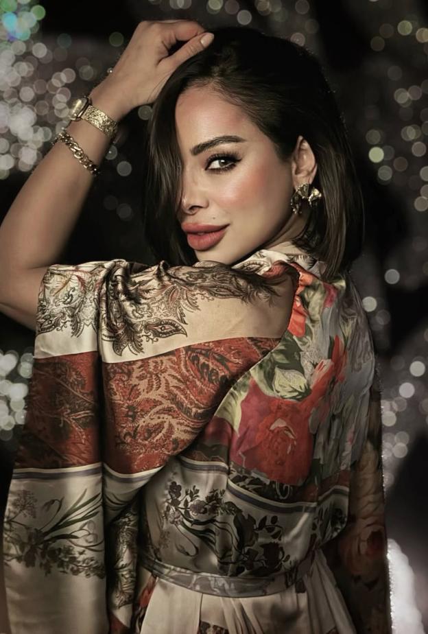 هند البلوشي معلمة لغة عربية