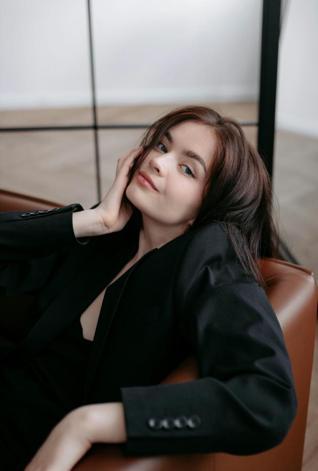 ينصح بعدم المبالغة في استخدام مستخضرات التجميل