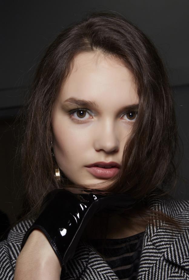 عارضة دار Emporio Armani