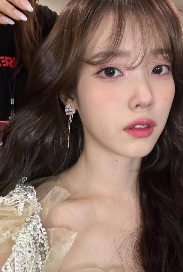 المغنية والممثلة الكورية الجنوبية آيو (IU)  صورة من انستغرامها
