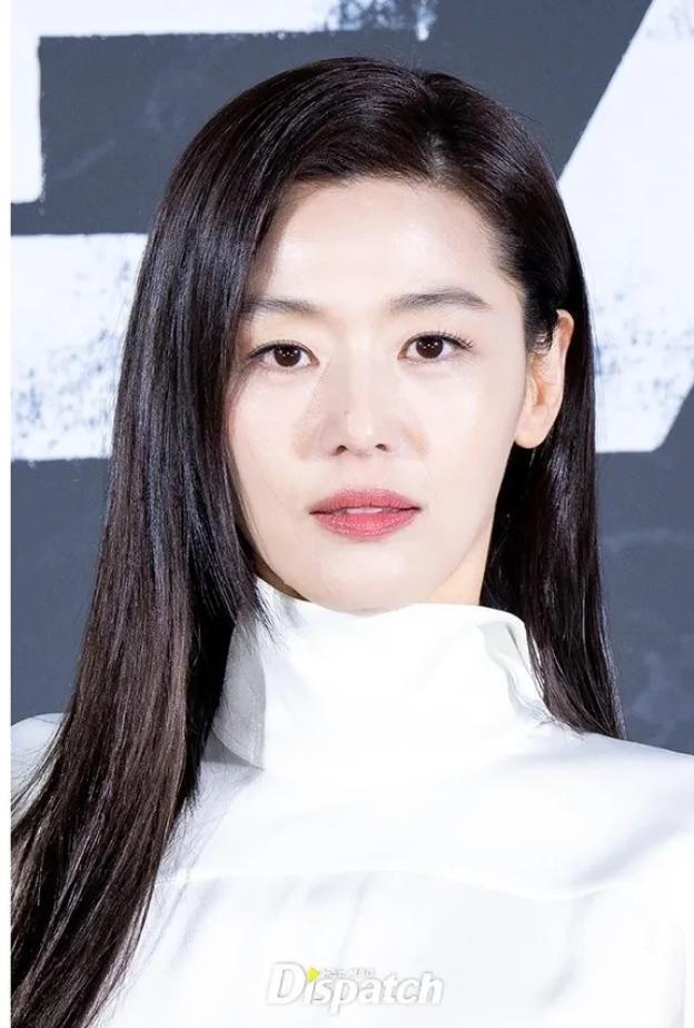 النجمة الكورية جون جي هيون