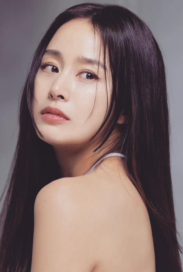  النجمة الكورية كيم تاي هي