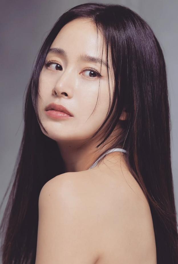 النجمة الكورية كيم تاي هي