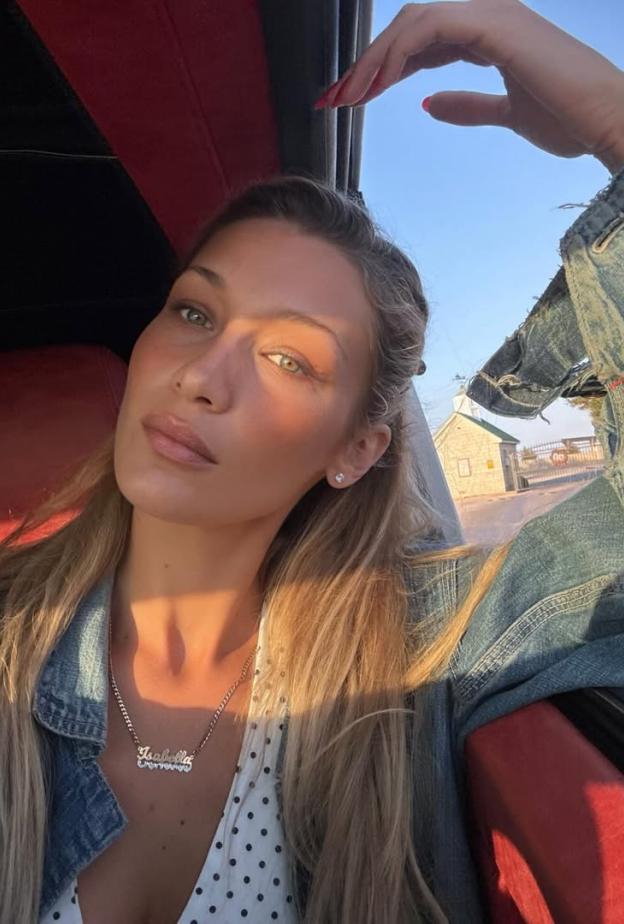 بيلا حديد صورة من انستغرامها